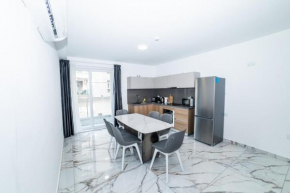 Modern Cosy Fully Equipped Apartment